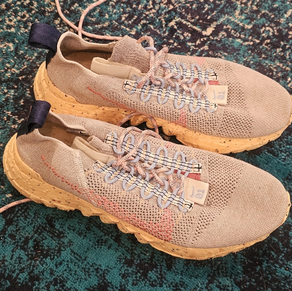 Nike Space Hippie 01 'Melon Tint Size 7
